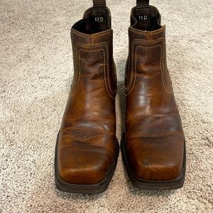 Ariat midtown Rambler Boots. Only worn a handful of time in very good condition.
